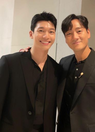 Wi Ha-Joon posing with his mate